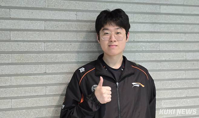‘제우스’ 최우제가 18일 오후 3시 서울 종로구 롤파크 LCK 아레나에서 열린 ‘2025 LCK’ 정규시즌 2라운드 DN 프릭스와 경기가 끝난 뒤 쿠키뉴스와 만나 인터뷰하고 있다. 김영건 기자