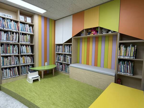 광명 소하동 휴먼시아 6단지 ‘LH다우리 작은도서관’ 내부. 이지민기자