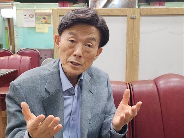 ▲ 5·18 광주 민중항쟁을 취재한 이후 1980년 8월1일 강제해직된 김준범 전 TBC(동양방송) 기자가 지난 13일 미디어오늘과 인터뷰하는 모습. 사진=장슬기 기자