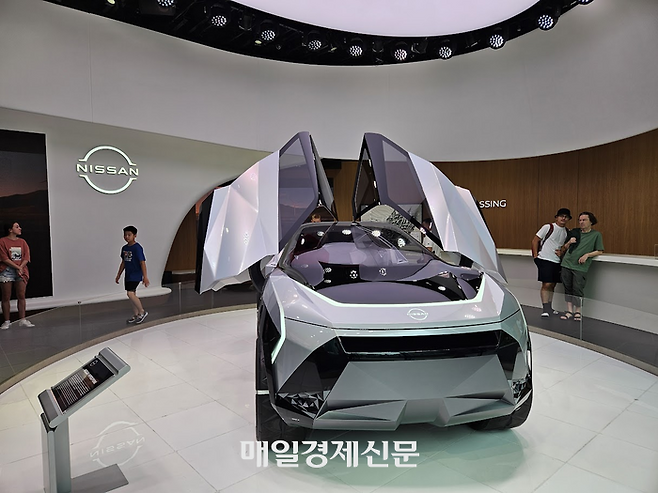 일본 도쿄 닛산 긴자 쇼룸에 전시된 콘셉트카. [도쿄 이승훈 특파원]