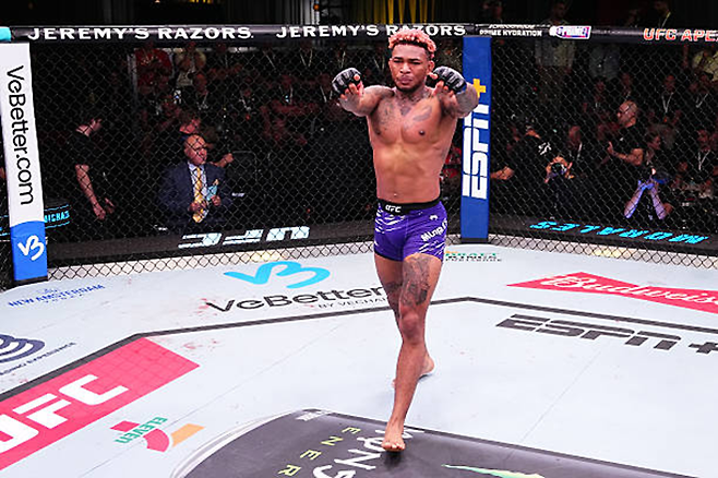 마이클 모랄레스가 2025년 5월 미국 네바다주 엔터프라이즈 UFC on ESPN+ 114 메인이벤트 승리 후 기뻐하고 있다. 사진=TKO