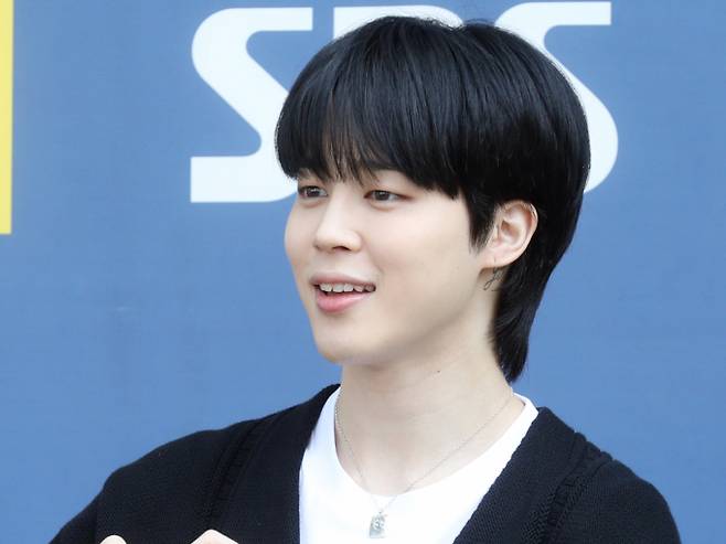 방탄소년단 지민이 글로벌 인기투표 주간랭킹 190회 1위에 올랐다. 사진은 2023년 3월31일 방탄소년단 지민이 오전 서울 목동 SBS에서 진행되는 라디오 '최화정의 파워타임' 출연을 위해 도착한 모습. /사진=머니투데이