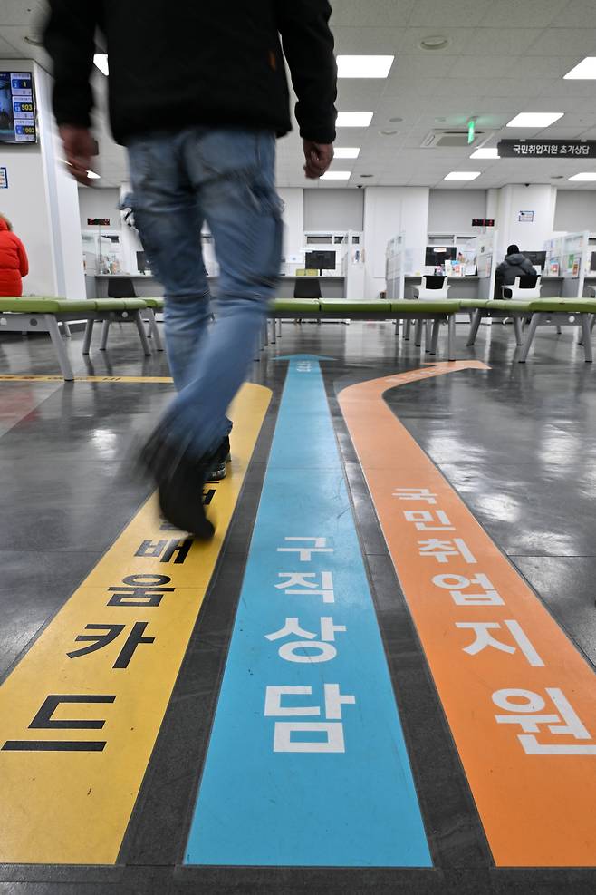 오전 서울 마포구 서부고용복지플러스센터 내 구직상담 창구 모습. [헤럴드경제 DB]