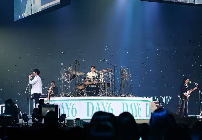 [서울=뉴시스] 데이식스 '세 번째 월드투어 '포에버 영' 피날레 인 서울'. (사진 = JYP엔터테인먼트 제공) 2025.05.18. photo@newsis.com *재판매 및 DB 금지