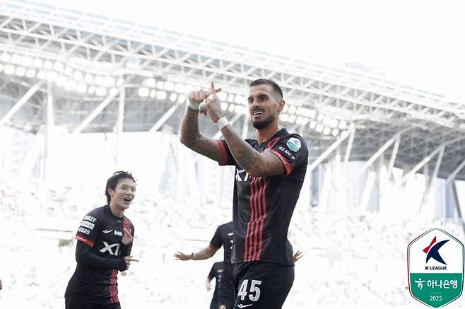 [서울=뉴시스]K리그1 서울 둑스 데뷔골. (사진=한국프로축구연맹 제공)