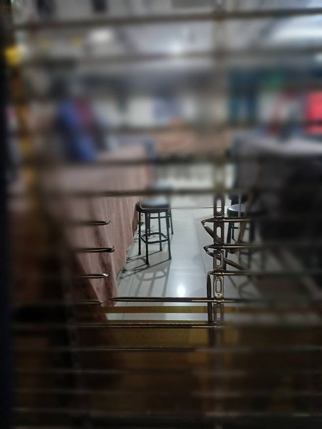 A씨가 절단기로 끊은 셔터 [부산경찰청 제공]