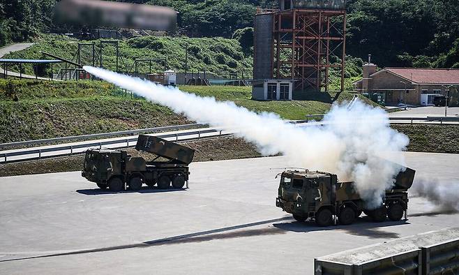 해병대 소속 천무 다연장로켓이 로켓탄을 발사하고 있다. 세계일보 자료사진