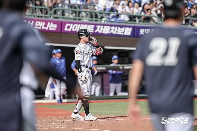 ▲ 롯데 윤동희는 헤드샷을 맞을 뻔했다. ⓒ롯데 자이언츠