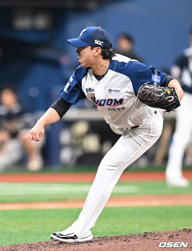 문성현의 키움 히어로즈 시절 투구 모습.