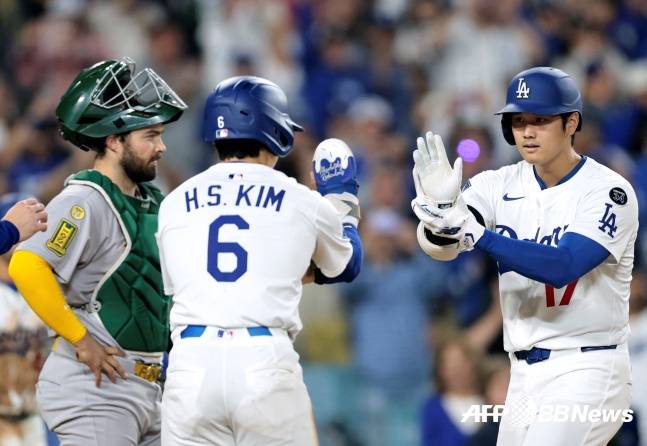 LA 다저스의 오타니 쇼헤이(오른쪽)와 김혜성. /AFPBBNews=뉴스1