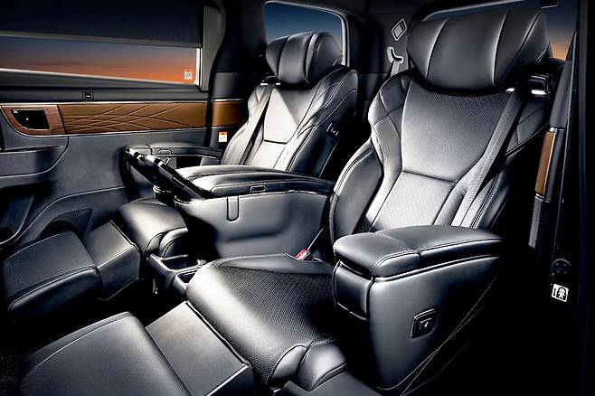 토요타 알파드 실내