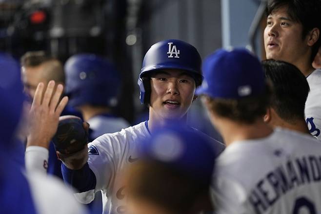 다저스 내야수 김혜성은 17일(한국시간) 다저스타디움에서 열린 '2025 메이저리그' 에인절스와 맞대결에서 9번타자 2루수로 선발 출전했다. 이날 멀티히트를 쳐 9타석 연속 출루에 성공했다. 연합뉴스 AP