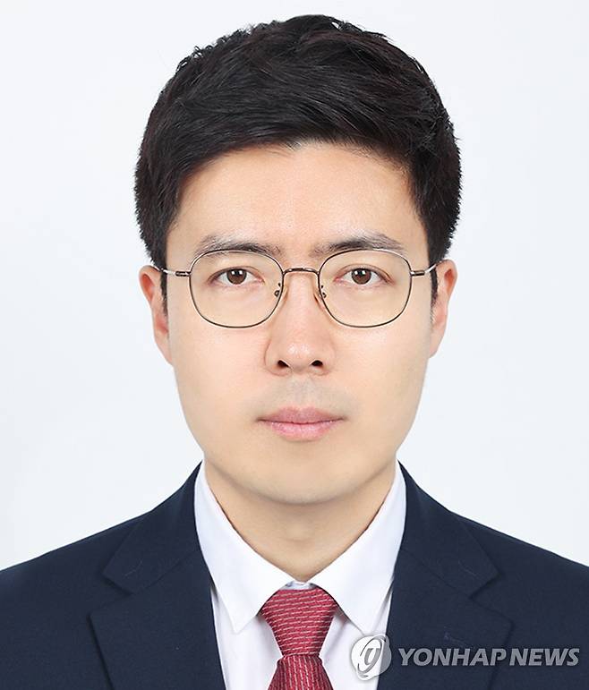 구주와 법무법인 비트윈 변호사(자유통일당 제21대 대통령 후보) [선관위]
* 인물정보 업데이트 후 현직 변경이 있을 수 있습니다.