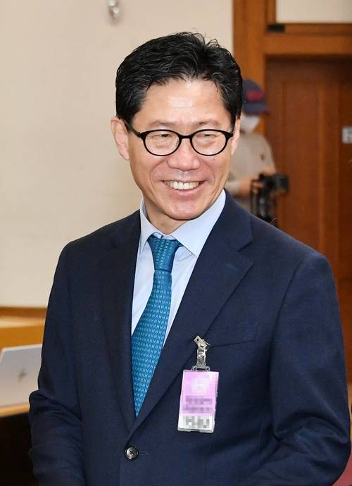 지난 3월 ‘한국양돈산업 소모성 질환의 효율적 집단면역 방안 토론회’ 참석 당시 박현식 대표. 이날 토론에서는 돼지생식기호흡기증후군과 돼지유행성설사병을 극복하는 방법으로 제이비바이오텍의 집단면역이 소개됐다. /제이비바이오텍 제공
