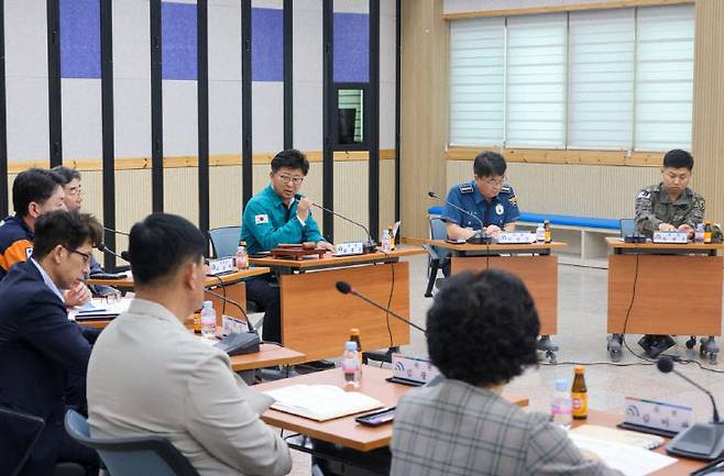 최충규 대덕구청장이 19일 구청 대회의실에서 열린 2025년 2분기 대덕구 통합방위협의회에서 인사말을 전하고 있다. (사진= 대전 대덕구)