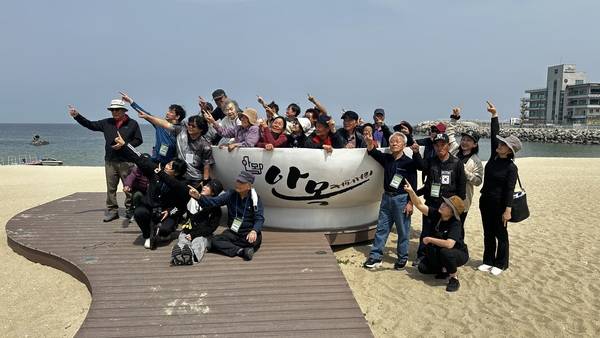 ▲ 충남농아인협회 예산군지회는 '장애인의 날 기념 열린 여행' 사업에 참여해 청각·언어장애인 30명과 함께 강릉으로 1박 2일 여행을 다녀왔다. 충남농아인협회 예산군지회