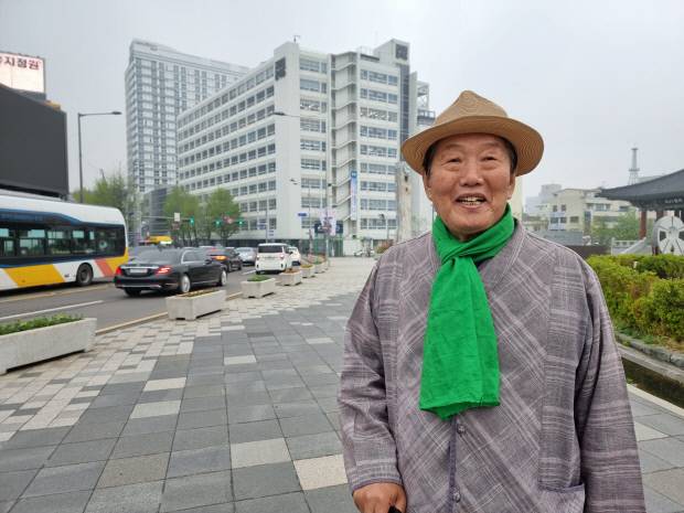 시의 저자 김준태 시인