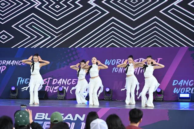 ‘K-POP 댄스 챔피언십’에서 2등을 차지한 ‘지지아나’(ZIZIANA) 경연 모습. 청년문화진흥협회 제공