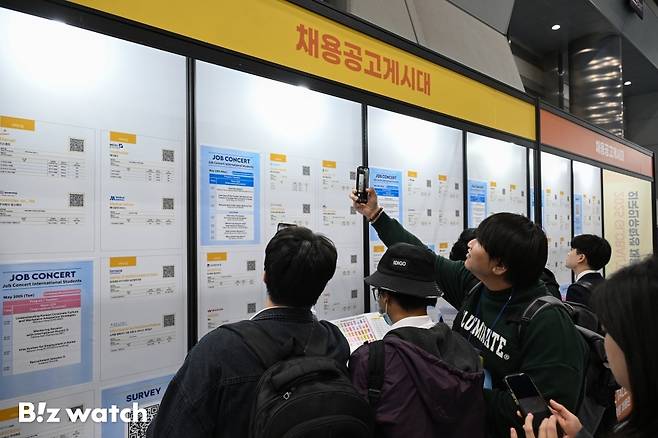 19일 서울 강남구 삼성동 코엑스에서 국내 구직자의 외국인 투자기업과 해외기업 취업, 외국인 유학생의 국내 취업을 지원하기 위해 마련된 '2025 글로벌 탤런트 페어'(Global Talent Fair)'개 개최되고 있다./사진=이명근 기자 qwe123@