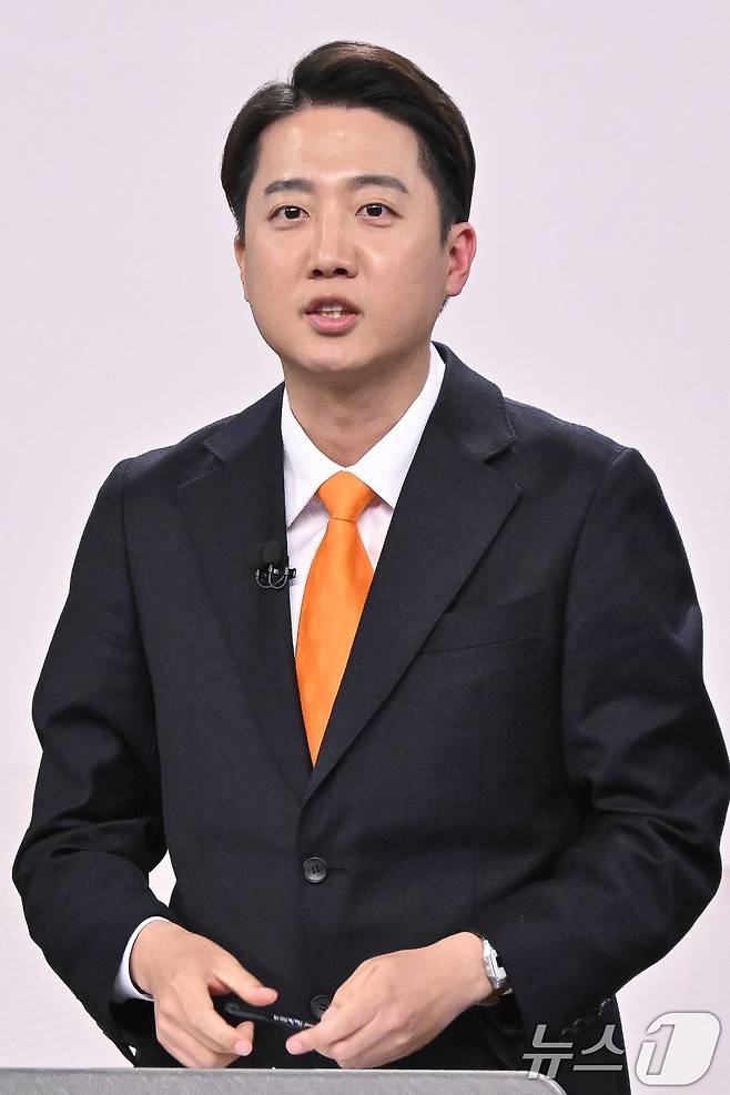 이준석 개혁신당 대통령 후보가 18일 서울 마포구 SBS프리즘타워에서 열린 중앙선거방송토론위원회 주관 제21대 대통령선거 후보자 토론회에서 발언하고 있다. 2025.5.18/뉴스18/뉴스1 ⓒ News1 국회사진취재단