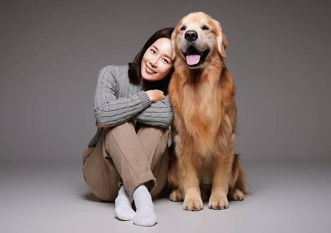 배우 문정희와 반려견 마누(사진 문정희 인스타그램) ⓒ 뉴스1