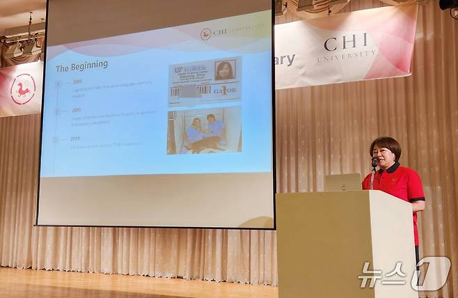 신사경 원장이 18일 서울 호텔리베라 청담에서 열린 치 코리아 개설 10주년 기념식에서 인사말을 하고 있다. ⓒ 뉴스1 한송아 기자