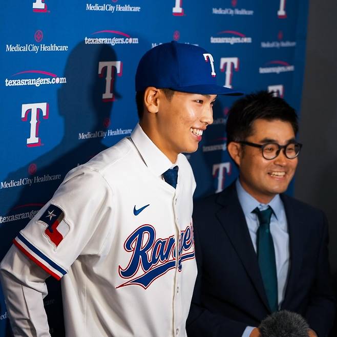 광주일고 김성준이 텍사스에 공식 입단했다. 사진 | 리코스포츠