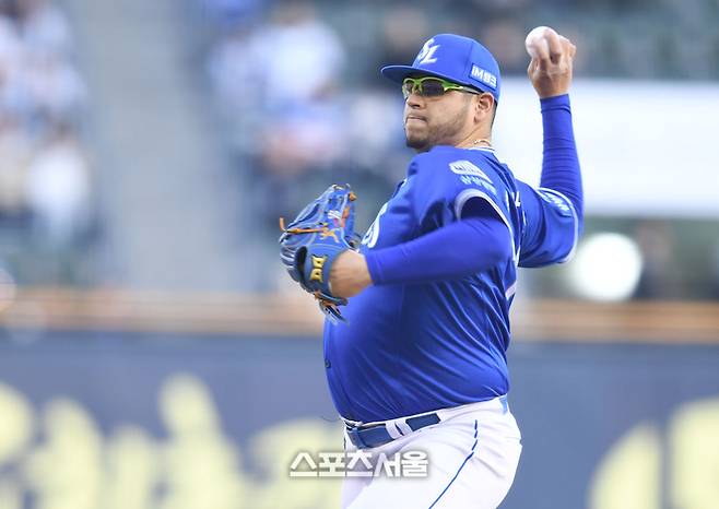 삼성 선발투수 후라도가 15일 잠실구장에서 열린 2025 KBO 리그 LG와 경기에서 역투하고 있다. 잠실 | 최승섭기자 thunder@sportsseoul.com