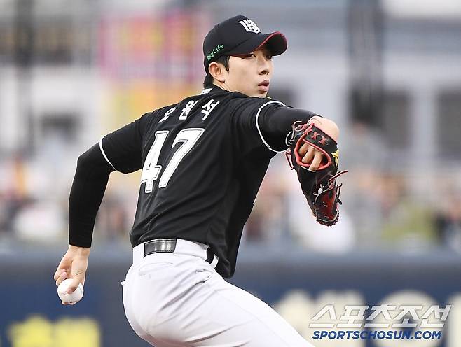 16일 광주 기아 챔피언스필드에서 열린 KT-KIA전. 선발투수 KT 오원석이 투구하고 있다. 광주=정재근 기자 cjg@sportschosun.com/2025.4.16/