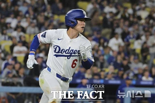 김혜성이 극적으로 메이저리그에 잔류했다. LA다저스는 19일(한국시간) 김혜성을 마이너리그에 강등시키지 않고 베테랑 크리스 테일러를 방출시킨다고 발표했다. /뉴시스