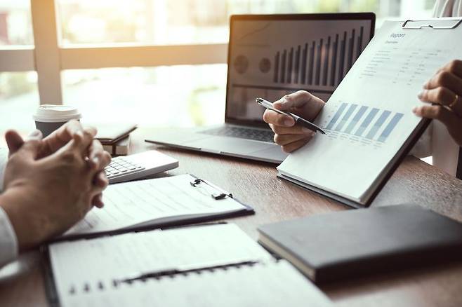 변액보험의 경우 비대면 채널에서 상품 목록만 확인하는 경우에도 적합성 진단 절차를 밟아야 한다. 상품 목록을 단순 확인하고자 하는 경우에도 절차를 밟아야 한다. 적합성 진단 절차를 진행하다 상품가입을 포기하는 경우도 왕왕 생긴다. 게티이미지