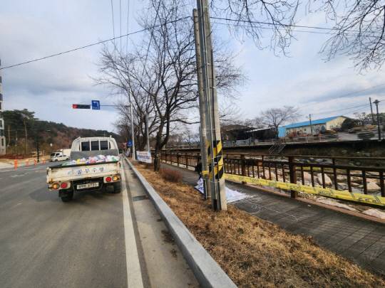 금산군은 불법 현수막 설치 실태를 집중 점검하고 옥외광고물법을 위반한 현수막에 대한 일제 정비를 오는 30일까지 진행한다.금산군 제공