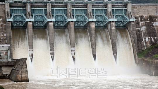 충북 청주시 대청댐, 초당 500t 물 방류. 사진=연합뉴스