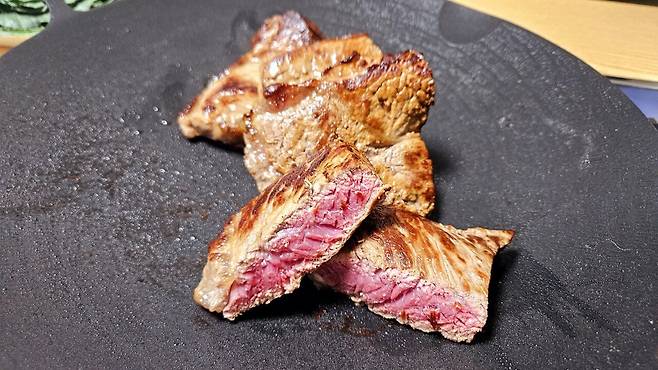 20250518_212432.jpg 저녁 코스트코 통 채끝등심 손질해서 냠냠