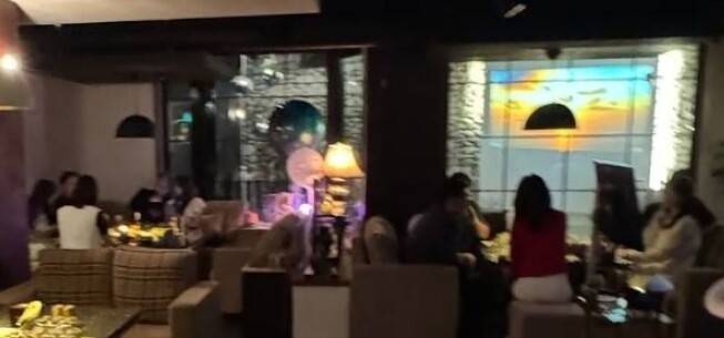 더불어민주당이 지귀연 부장판사 향응 접대 의혹을 제기하며 19일 공개한 유흥업소 홀 사진. 민주당 제공