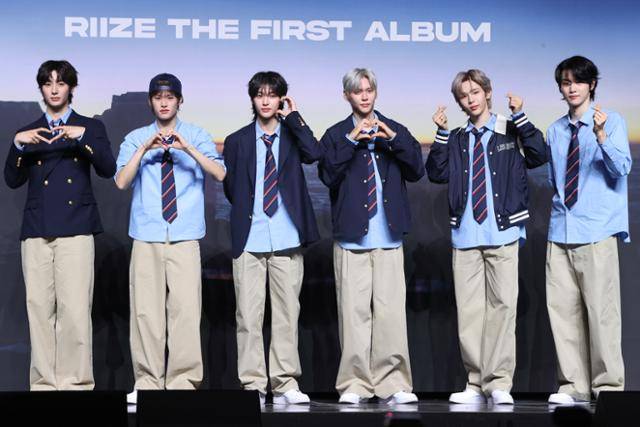 그룹 라이즈가 19일 오후 서울 용산구 한남동 블루스퀘어 쏠트래블홀에서 첫 정규앨범 '오디세이' 발매 기념 프레스 프리미어를 개최했다. 연합뉴스