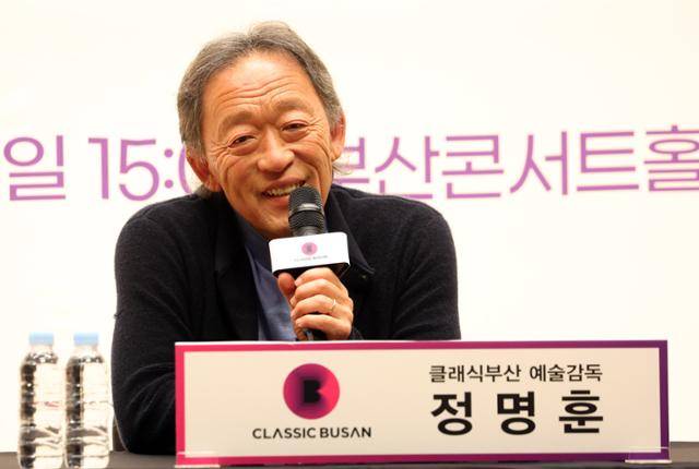 1778년 문을 연 세계적인 오페라 하우스 이탈리아 '라 스칼라 극장'의 동양인 첫 음악감독으로 선임된 정명훈(72) 클래식부산 예술감독이 19일 부산 부산진구 부산콘서트홀에서 기자간담회를 갖고 있다. 뉴시스