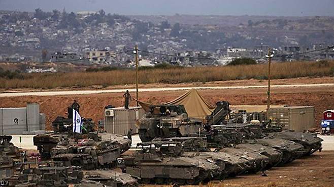가자 국경에 집결한 이스라엘 탱크