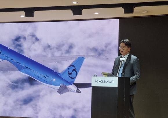 대한항공 신규 CI를 발표하고 있는 조원태 한진그룹 회장. [사진=아이뉴스24 DB]