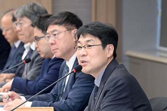 김정기 대구시장 권한대행이 간부회의를 주재하고 있다 [사진=대구시]