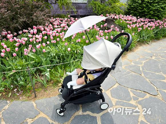 9개월 아기가 요요3에 탑승한 모습. [사진=구서윤 기자]