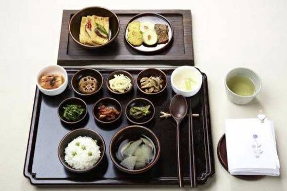 국가유산청이 '사찰음식'을 국가무형유산으로 지정한다고 19일 밝혔다. 사진은 한국불교문화사업단이 제공한 서울 진관사 사찰음식. [사진 국가유산청]