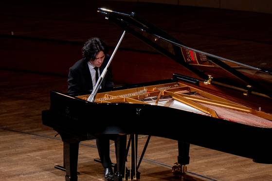 지난 4월 6일 오스트리아 빈의 콘체르트하우스에서 바흐 골드베르크 변주곡을 연주한 피아니스트 임윤찬. [중앙포토]