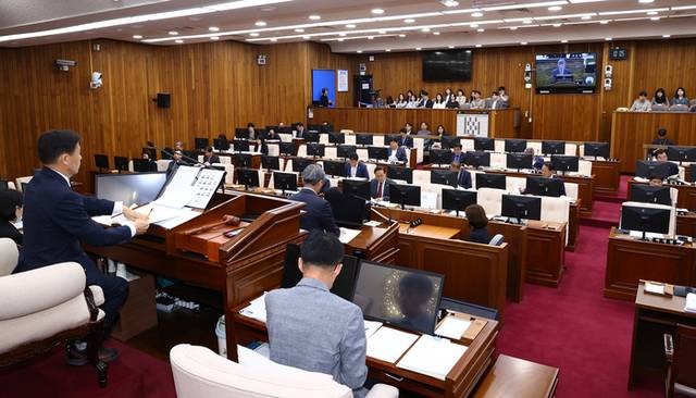 ▲ 강원도의회 예산결산특별위원회(위원장 김길수)는 19일 제3차 회의를 열고 34억 2200만원을 조정한 4조 4349억원 규모의 2025년도 제1회 강원도육청 추가경정 예산안을 의결했다. 도의회 제공