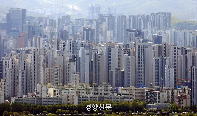 4일 서울 남산에서 바라본 강남 지역의 아파트 단지. 서성일 선임기자