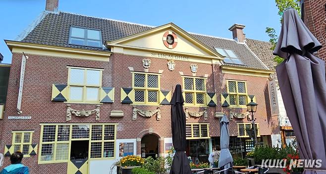 델프트의 루카 길드, 현재는 페르메이르 박물관으로 바뀌었다.