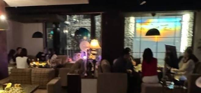 더불어민주당이 지귀연 부장판사가 접대를 받았다고 주장하며 공개한 유흥주점 내부 사진. 민주당 제공