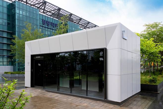26일부터 동대문구 청량리역 광장에서 시범 운영될 서울형 흡연부스 밀폐형 디자인. 서울시 제공