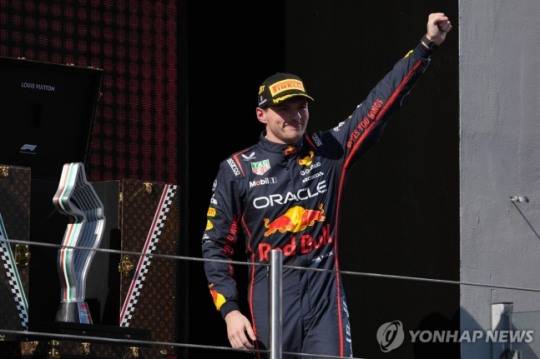 우승을 기뻐하는 막스 페르스타펀