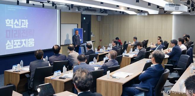 강호병 머니투데이 대표가 19일 서울 강남구 카이스트 도곡캠퍼스에서 열린 '혁신과 미래전략 심포지움'에서 축사를 하고 있다. /사진=이기범 기자 leekb@